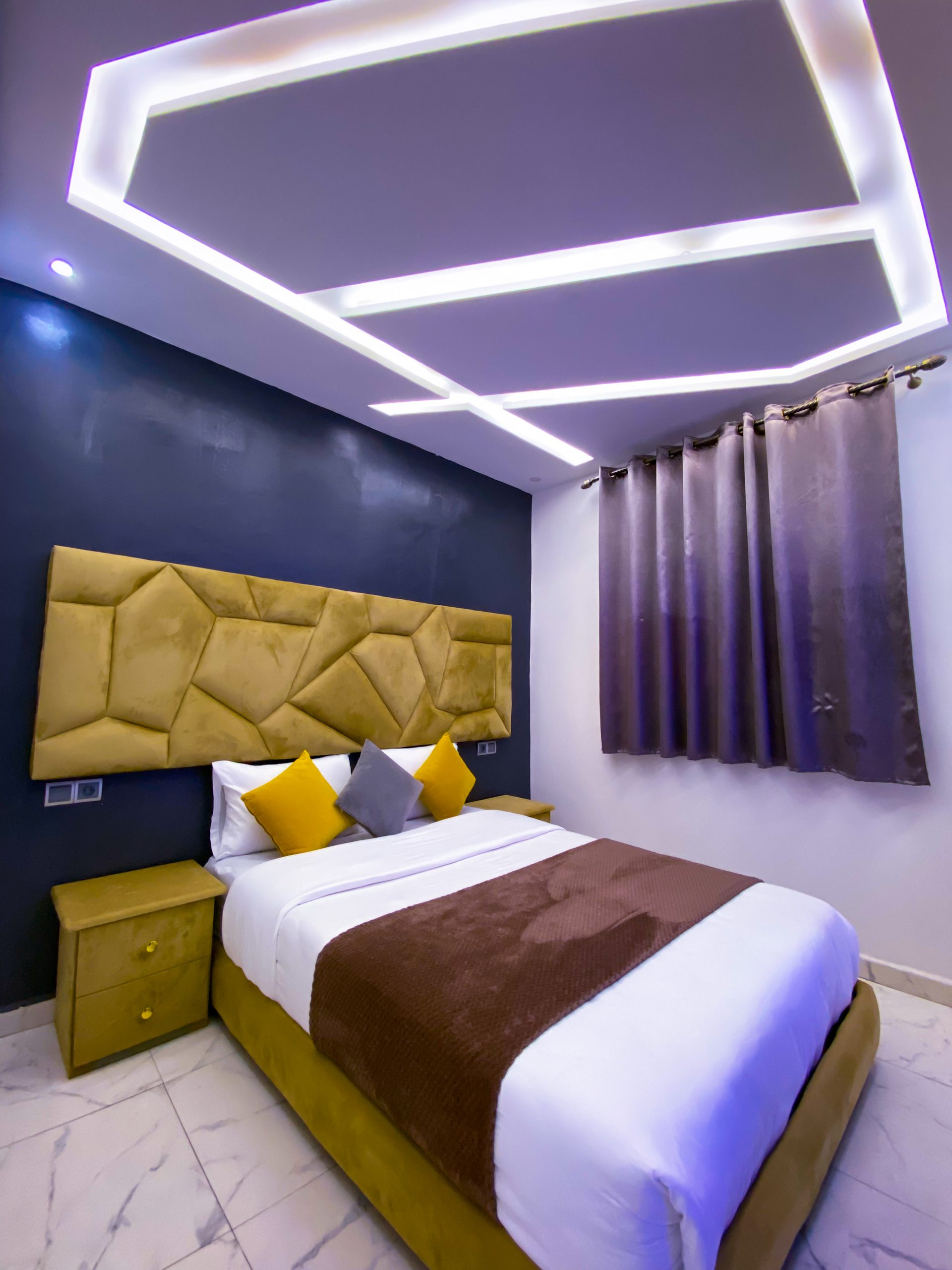 DOUBLE ROOM